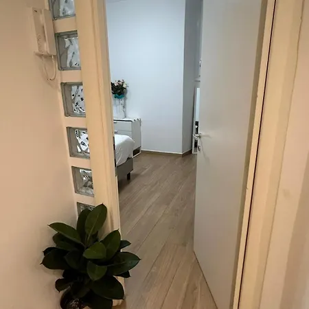 Step By Rome Apt-2